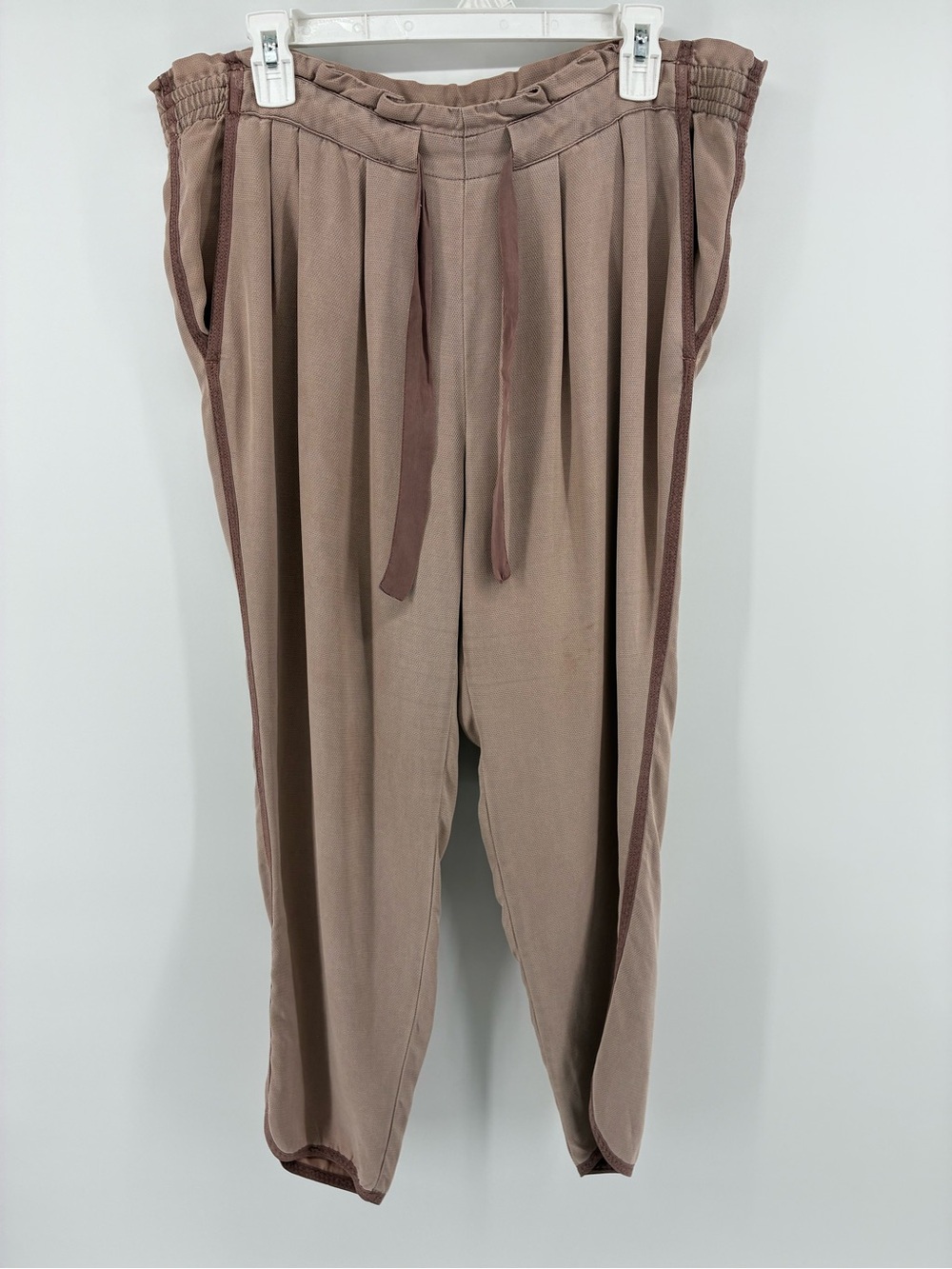 Wilfred Women's Relaxed Drawstring Pants in Dusty Rose